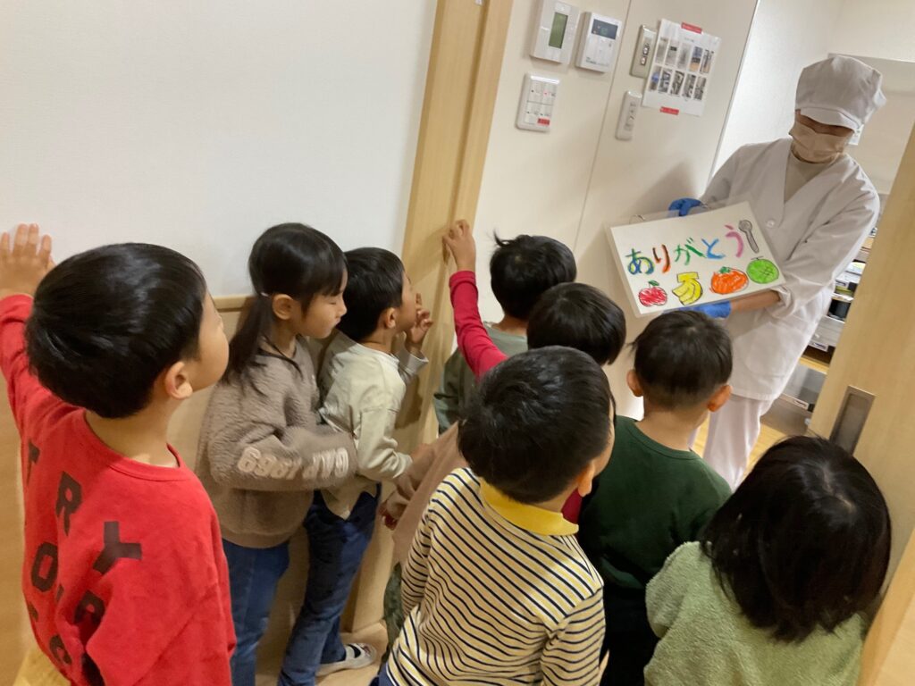 勤労感謝 ありがとうのはながさくよ ぴよぴよpleco保育園有松 チャイルドケアサービスぴよぴよ