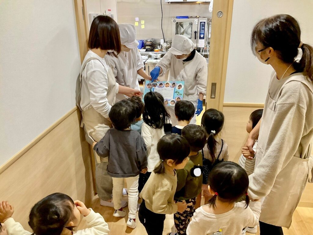 勤労感謝 ありがとうのはながさくよ ぴよぴよpleco保育園有松 チャイルドケアサービスぴよぴよ