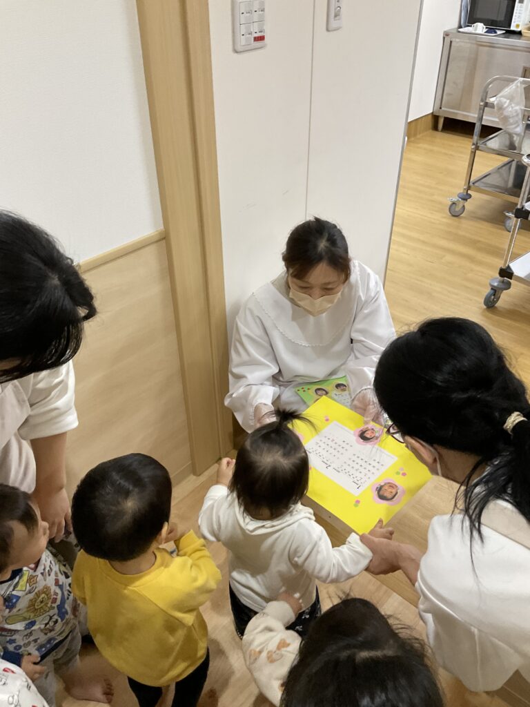 勤労感謝 ありがとうのはながさくよ ぴよぴよpleco保育園有松 チャイルドケアサービスぴよぴよ