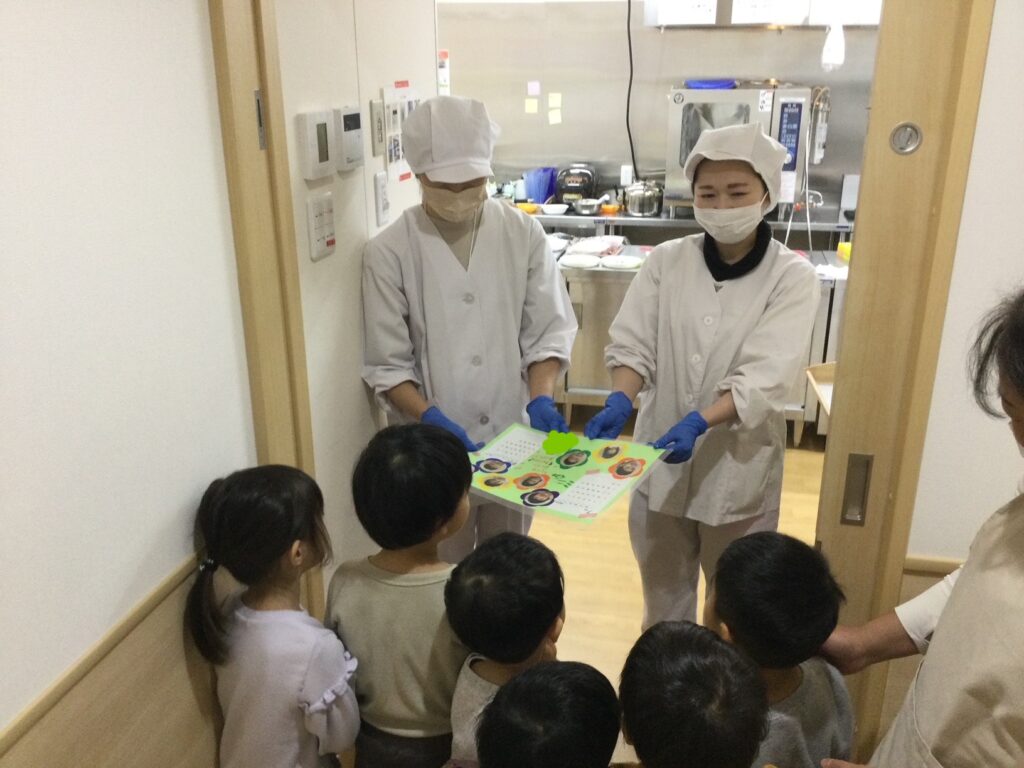 勤労感謝 ありがとうのはながさくよ ぴよぴよpleco保育園有松 チャイルドケアサービスぴよぴよ